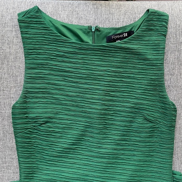 Y2K Vintage Forest Green Ruched Dress, Circa 2008 - Picture 5 of 17